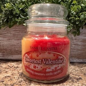 Yankee Candle Sweetest Valentine Swirl 14.5 oz Medium Jar RARE Retired NEW HTF